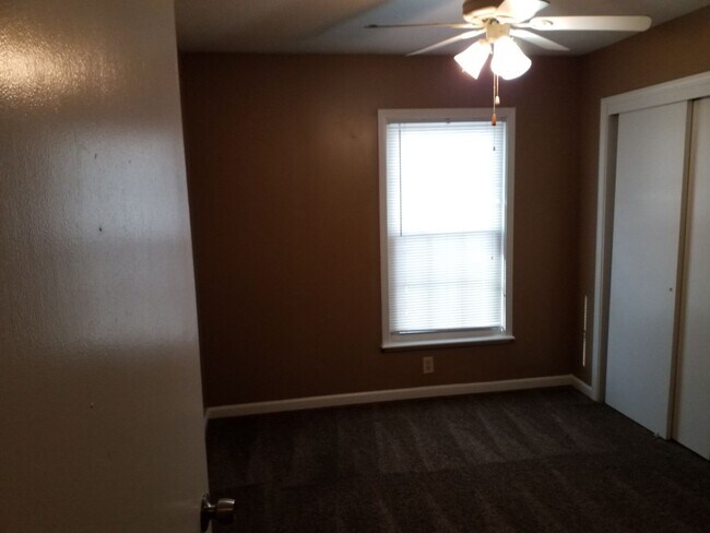 Building Photo - AVAILABLE Soon!! Large Family SF Newly Ren...