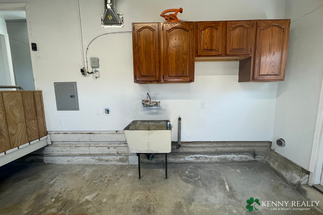 Building Photo - Fully Remodeled 3 Bedroom Home in Sunshine...