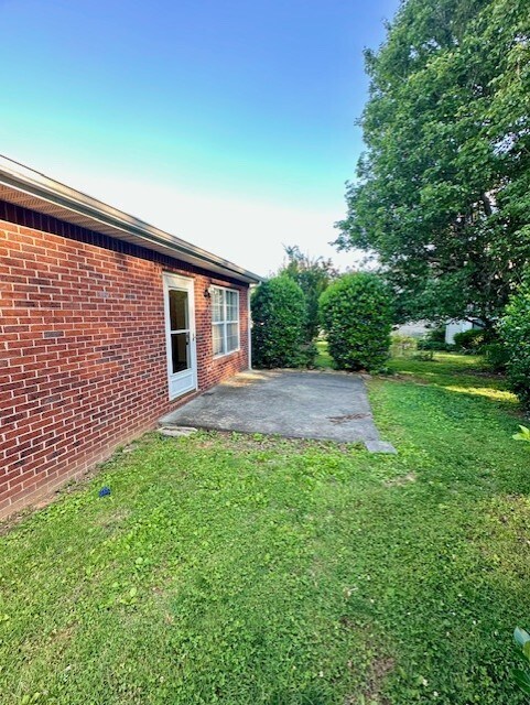 Building Photo - 1620 Ridgecrest Dr