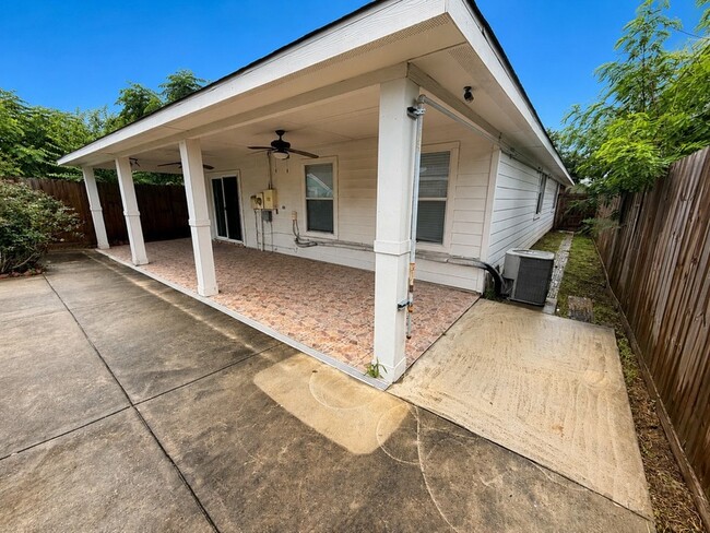 Building Photo - 1418 Carolina Grove Ln