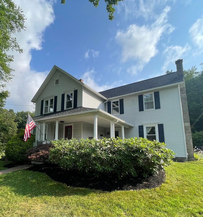 Building Photo - Exceptional 4-Bedroom Home for Rent in Dal...
