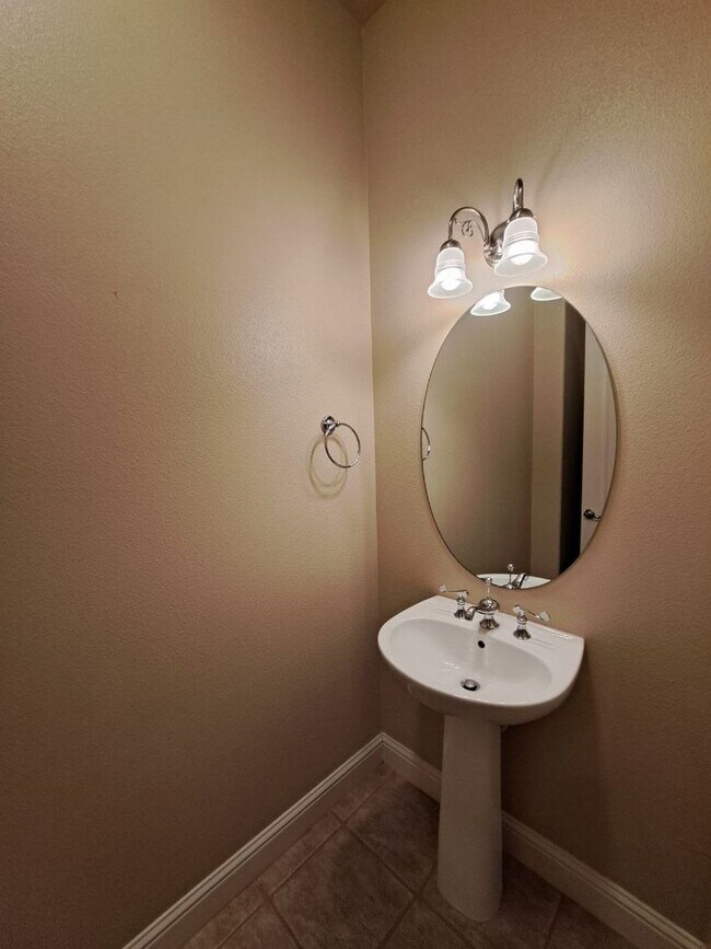 Building Photo - Custom Clovis Residence in Gated Community | Spacious Layout & 3-Car Garage!