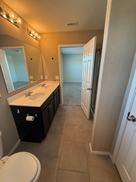 Building Photo - 9822 Silver Mist Wy