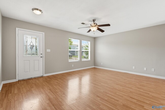 Building Photo - 3262 Lakeland Dr SW