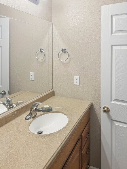 Building Photo - 2060 Pinyon Jay Dr
