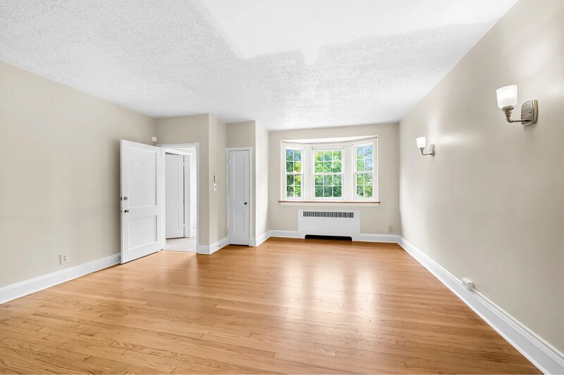 Building Photo - 205 Westowne Rd