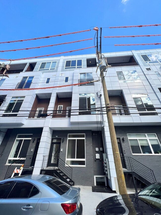 Building Photo - 1115 N American St