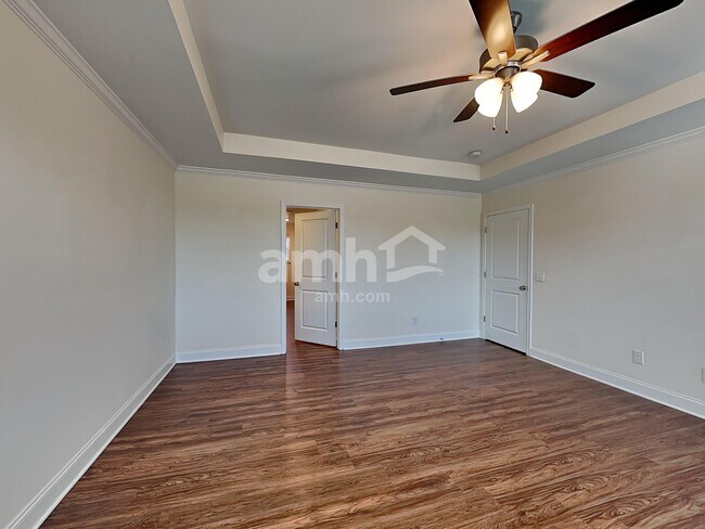 Building Photo - 2000 Bennett Dr