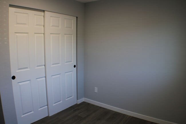 Building Photo - Amazing Everett/Mukilteo Tri-Level Home