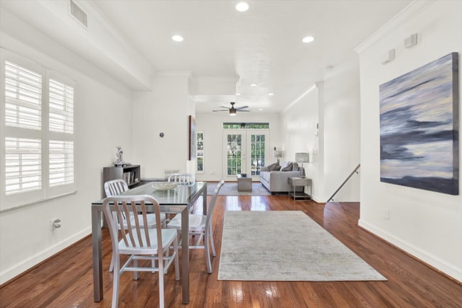 Building Photo - 3006 W Julia St