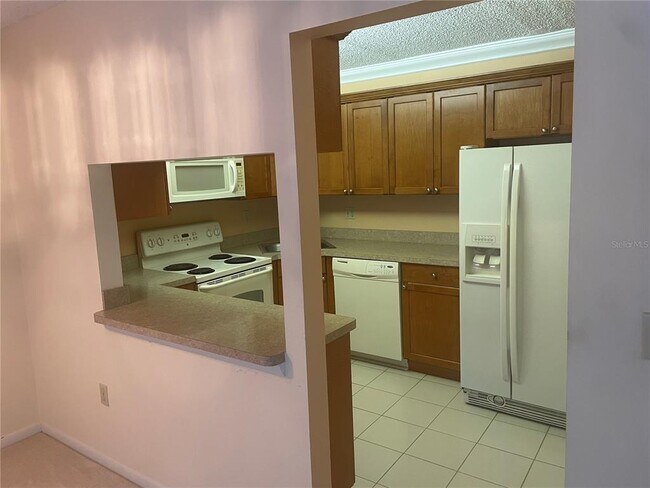 Building Photo - 2642 Pine Ridge Way S