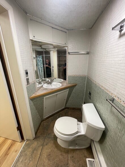 Building Photo - 523 Breckenridge St