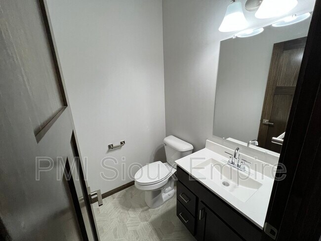 Building Photo - 6171 S Alki Pl