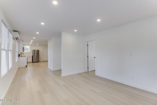 Building Photo - 270 McDonnell Ave