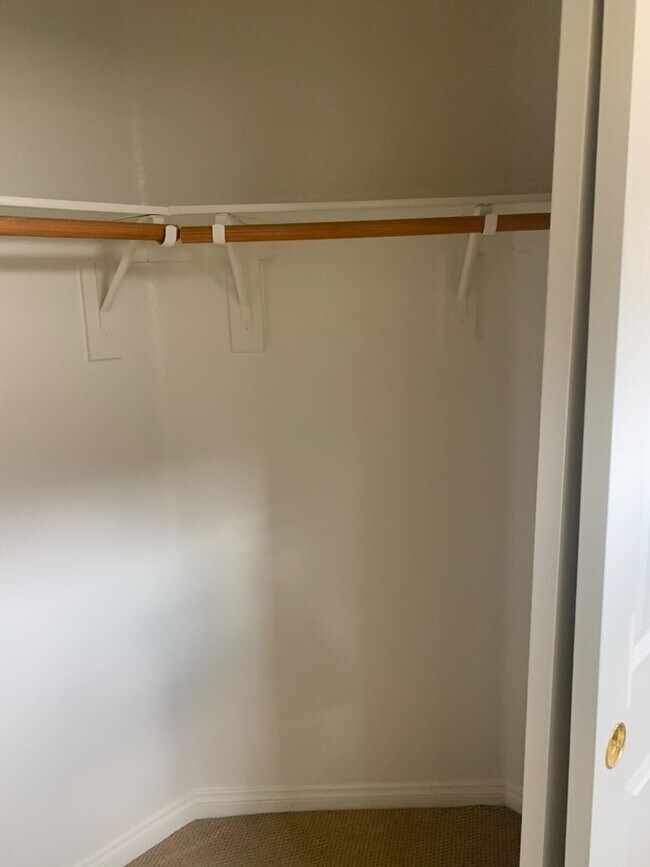 Building Photo - Cozy Two Bed Home