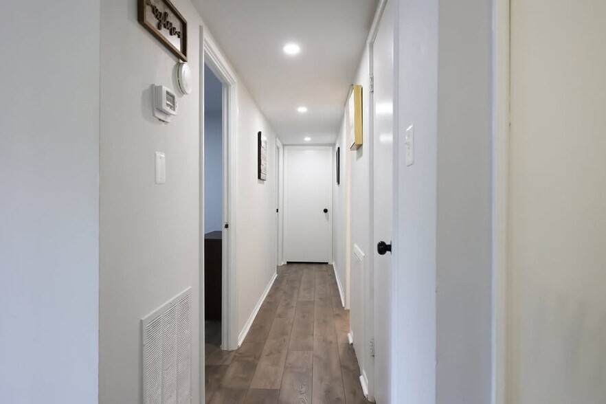 Building Photo - 2912 Kings Chapel Rd