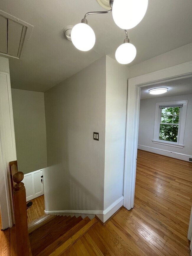 Building Photo - 1404 E Park Pl