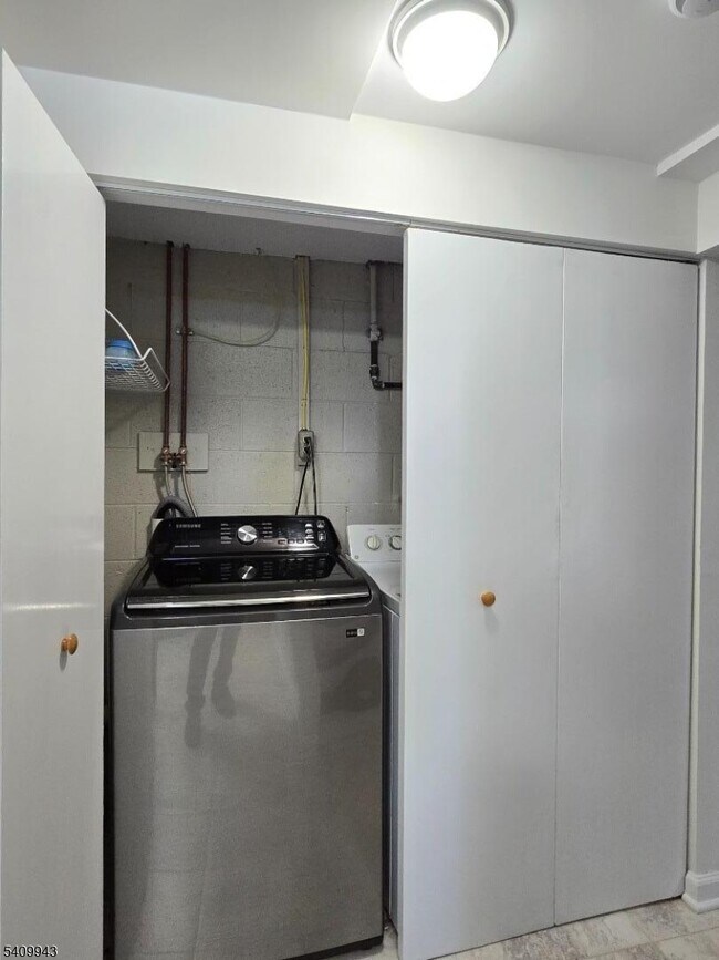 Building Photo - 708A Farrand St