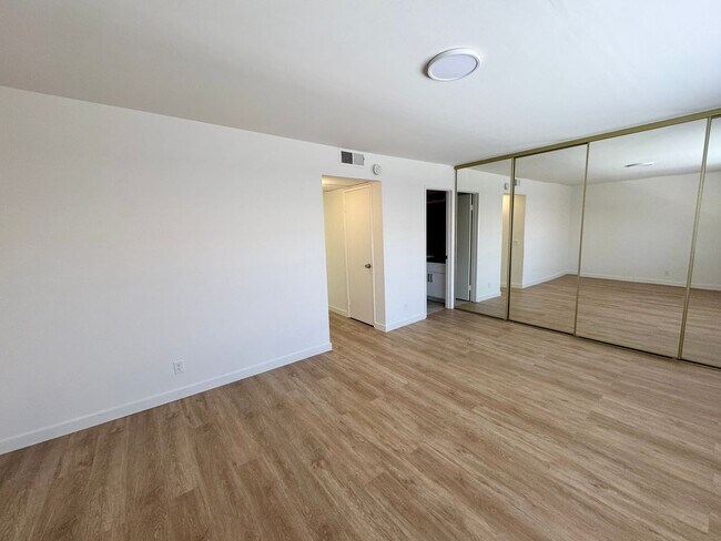 Building Photo - Spacious 2 Bedroom 2 Bath Condo