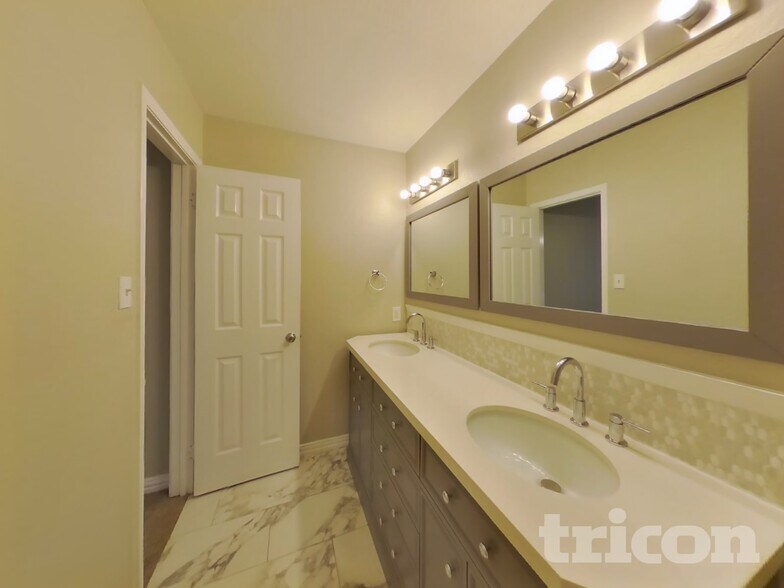 Building Photo - 496 Justice Dr