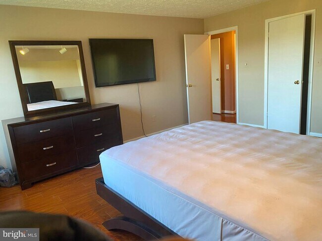 Building Photo - 2109 Woodbox Ln