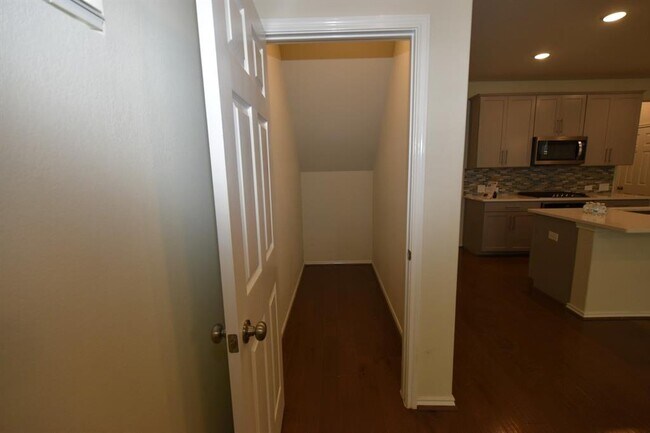 Building Photo - 8647 Cedardale Park Dr