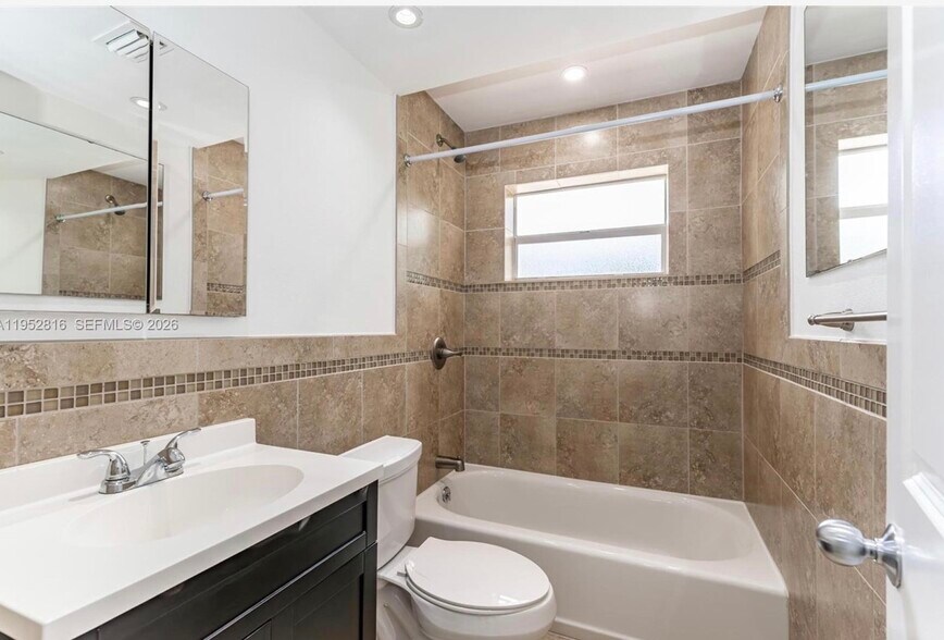 Building Photo - 1032 SW 22nd Ter