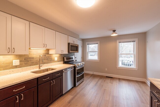 Building Photo - 19 Hoyle St