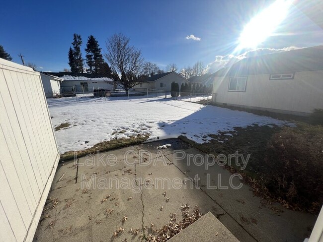 Building Photo - 228 E Ryan Dr