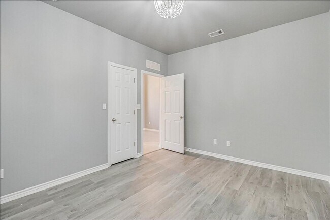 Building Photo - 2217 Ibis St