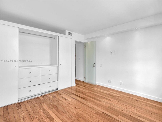 Building Photo - 6770 Indian Creek Dr