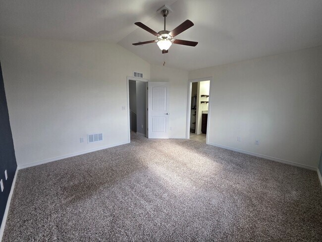 Building Photo - Gorgeous 4 Bed 3 bath Home In Lorson Ranch!!