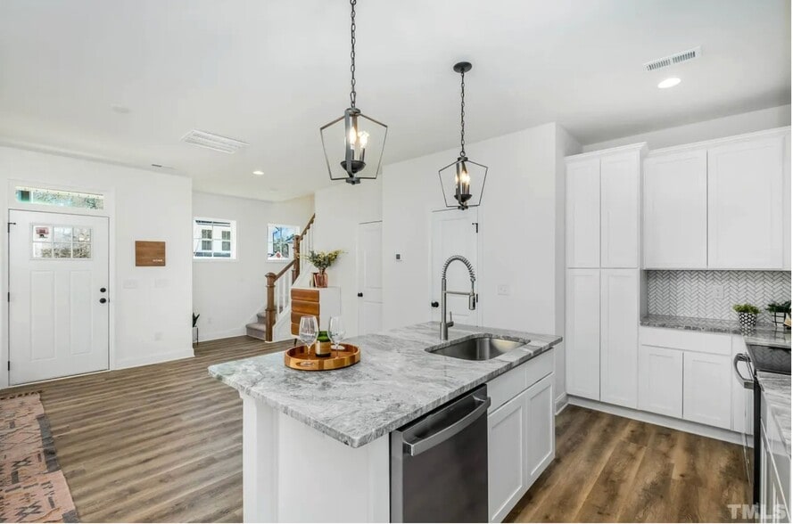 Building Photo - 2807 Cannada Ave