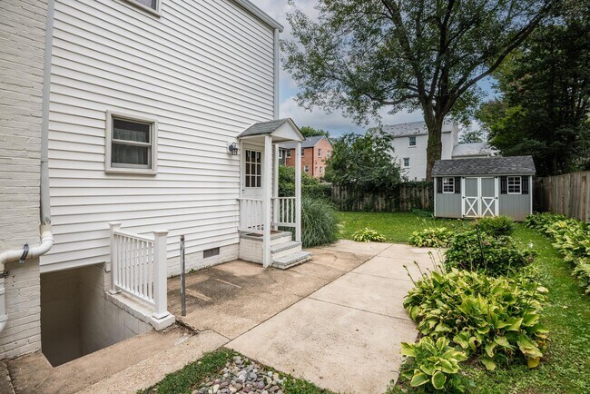 Building Photo - 9315 Linden Ave