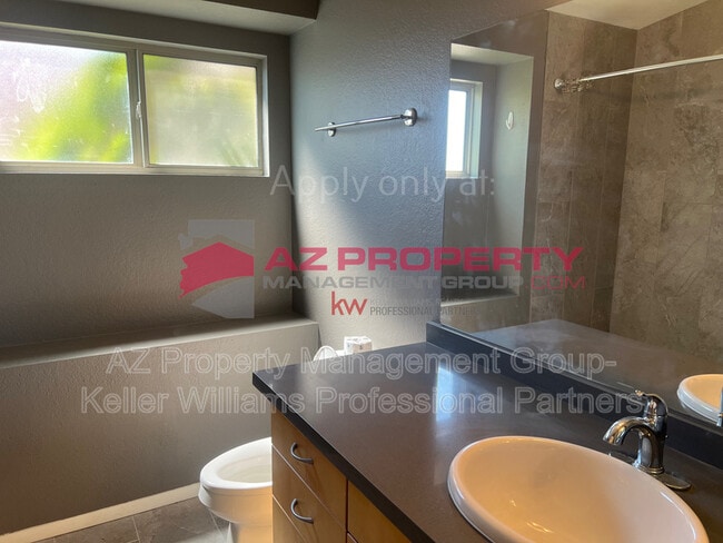 Building Photo - 1653 E Villa Maria Dr