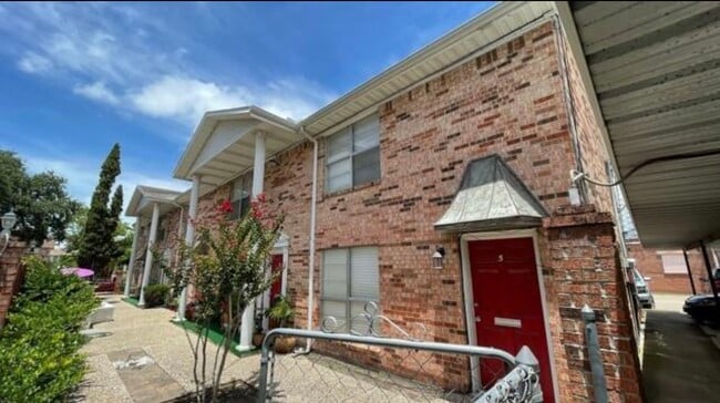 Building Photo - 4513 Avenue P 1/2