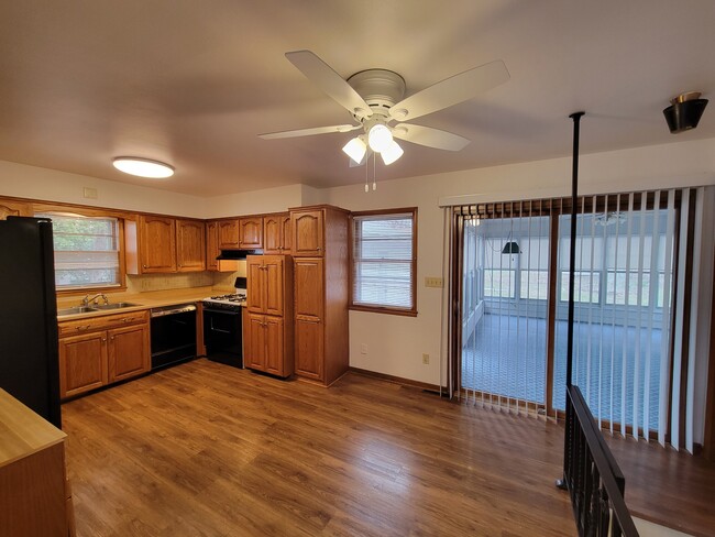 Building Photo - 2316 Royal Dr