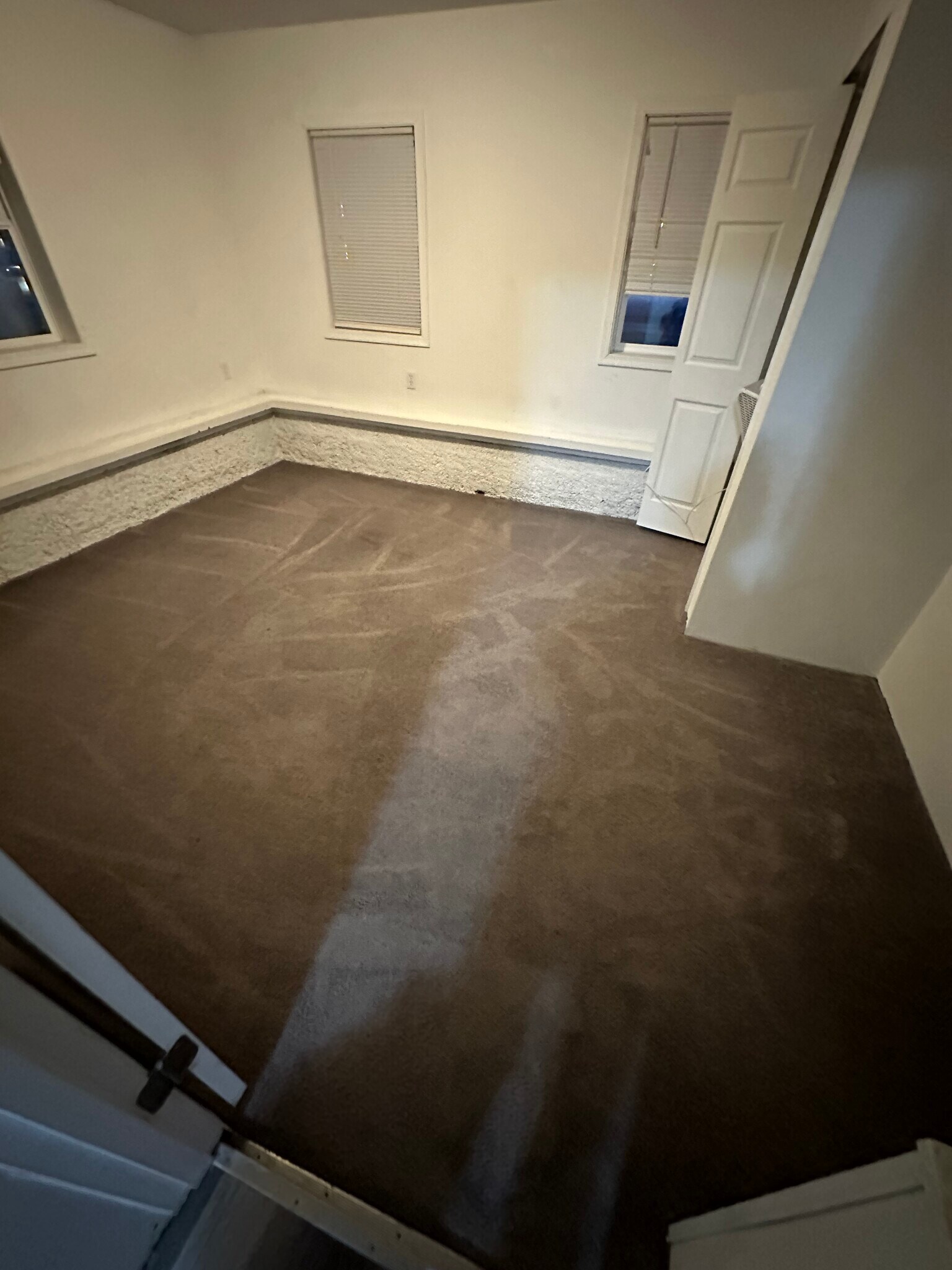 Building Photo - 406 E Broad St