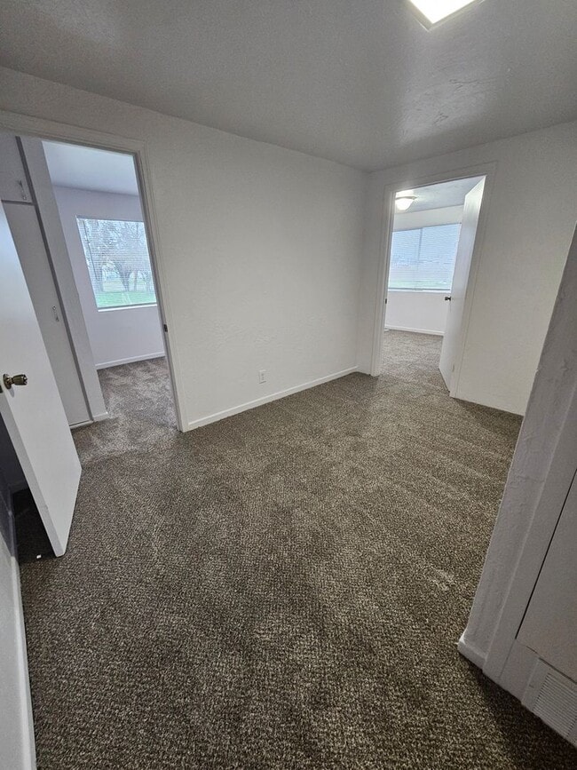 Building Photo - Almost 1300 sqft of Living Space with Plenty of Parking