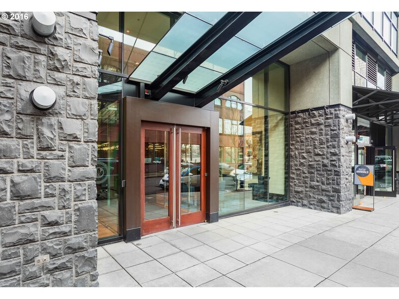 Building Photo - 1025 NW Couch St