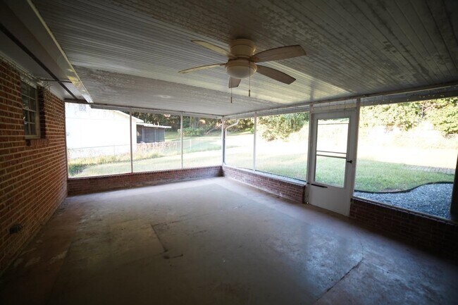 Building Photo - 1616 Salmon Dr