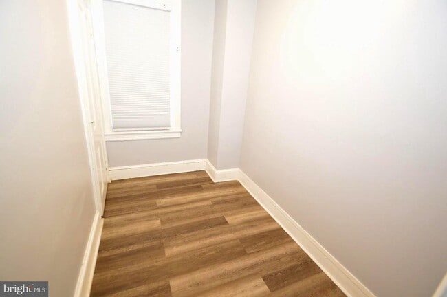 Building Photo - 201 York St