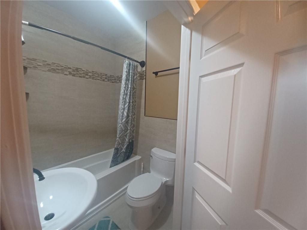 Building Photo - 621 Waterstone Dr SW