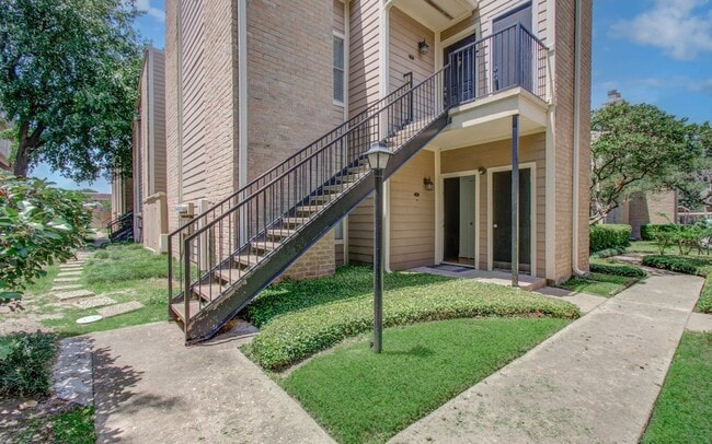 Building Photo - 716 Bering Dr