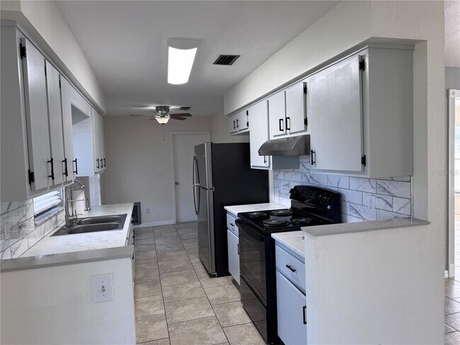 Building Photo - 15144 SW 27th Ct