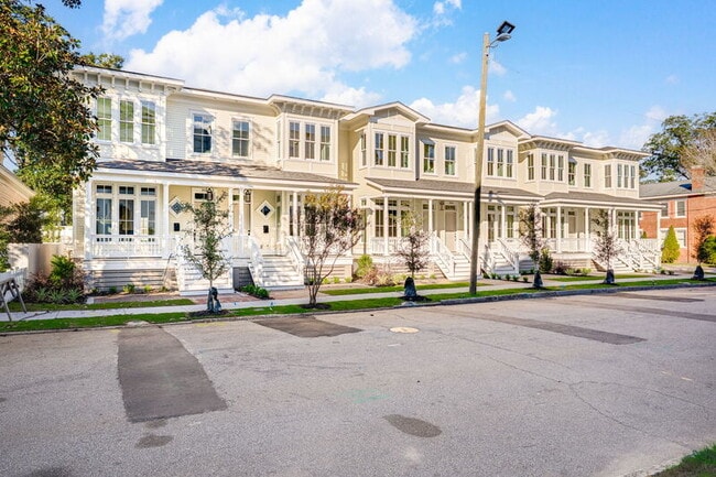 Building Photo - 302 W 38th St