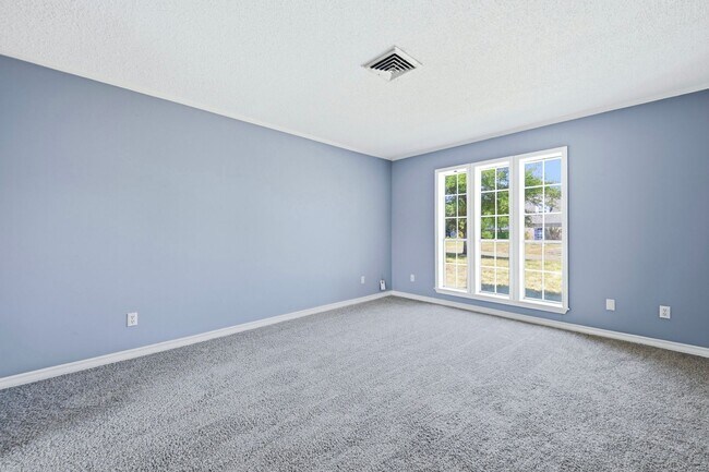 Building Photo - 2508 Memorial Dr