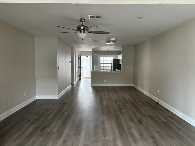Building Photo - 255 Paradise Blvd