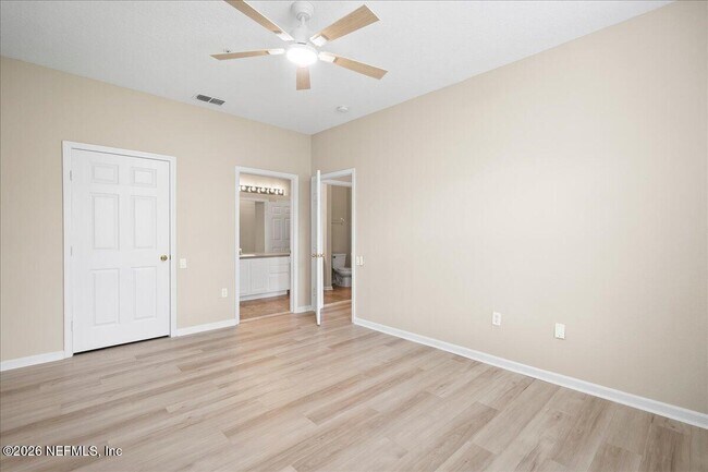 Building Photo - 10550 Baymeadows Rd