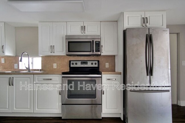 Building Photo - 26 Forest Dr